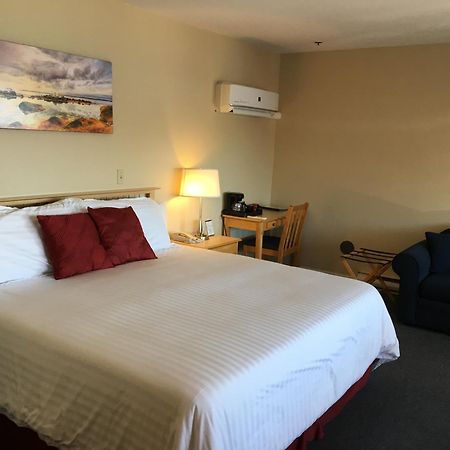 Rum Runner Inn Lunenburg Bagian luar foto