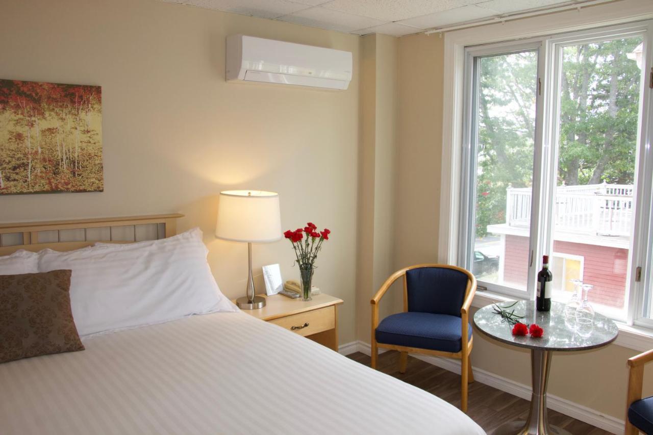 Rum Runner Inn Lunenburg Bagian luar foto