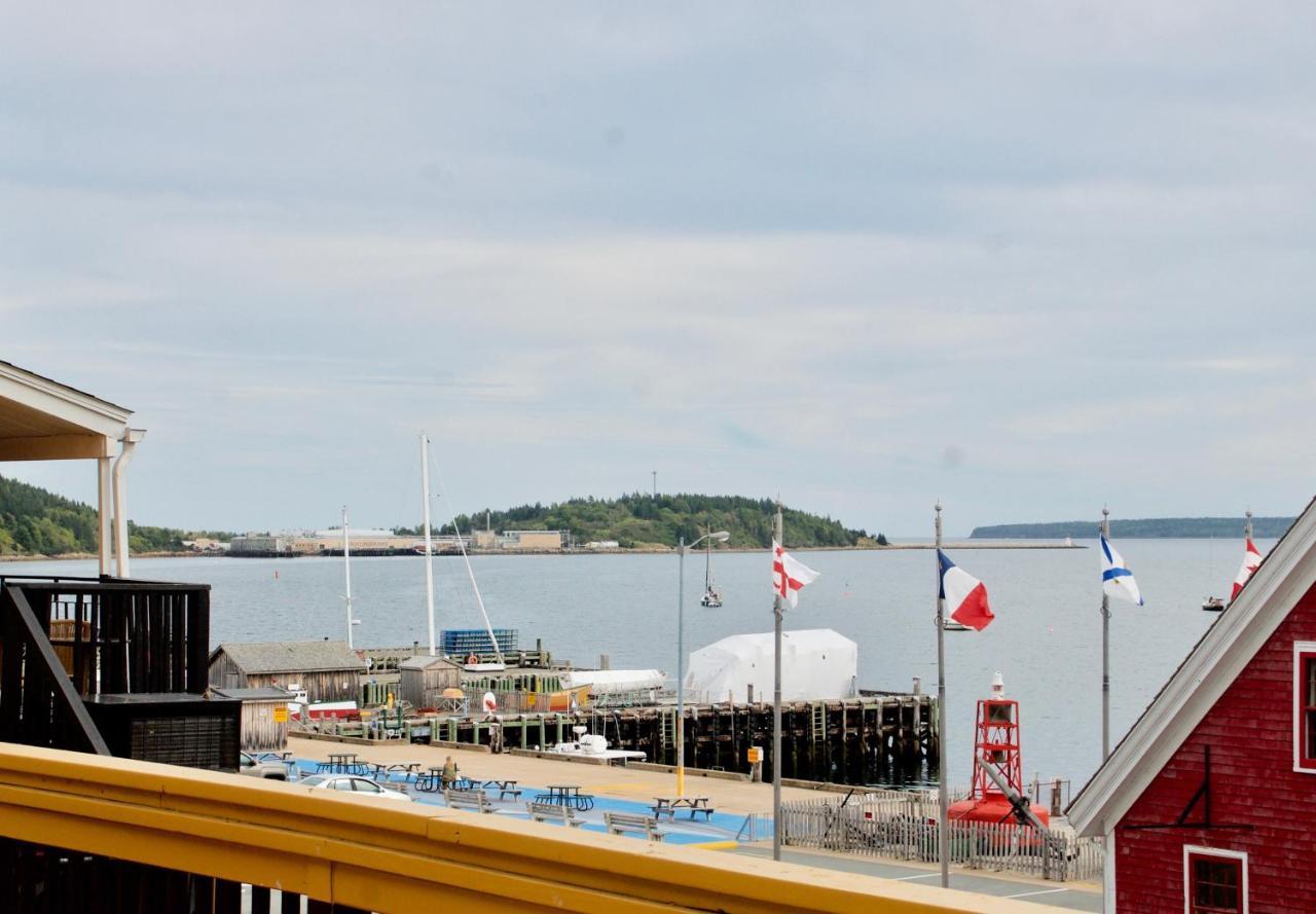 Rum Runner Inn Lunenburg Bagian luar foto
