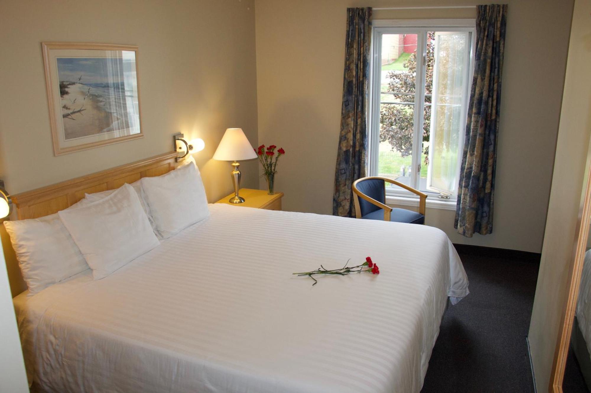 Rum Runner Inn Lunenburg Bagian luar foto