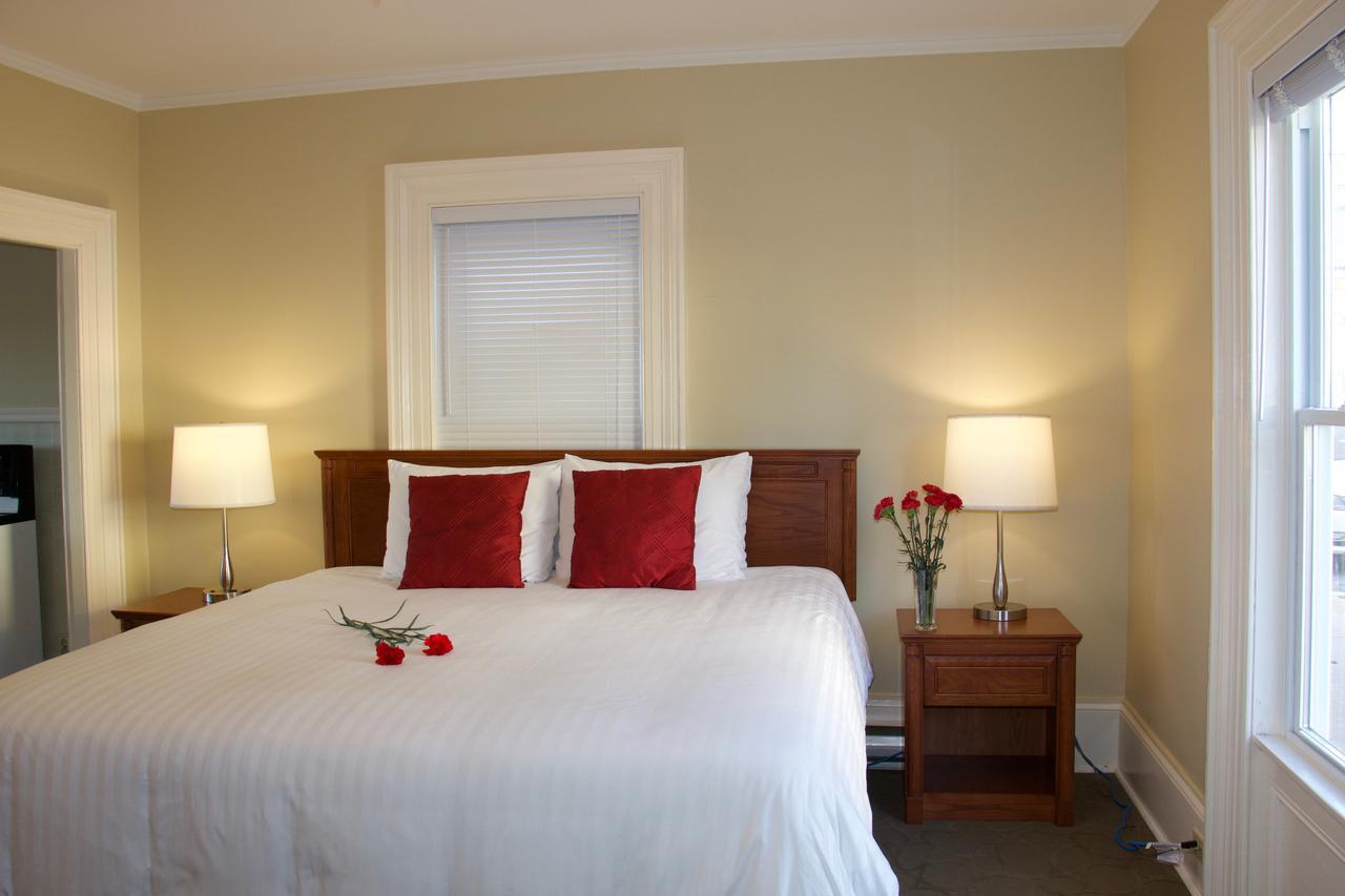 Rum Runner Inn Lunenburg Bagian luar foto