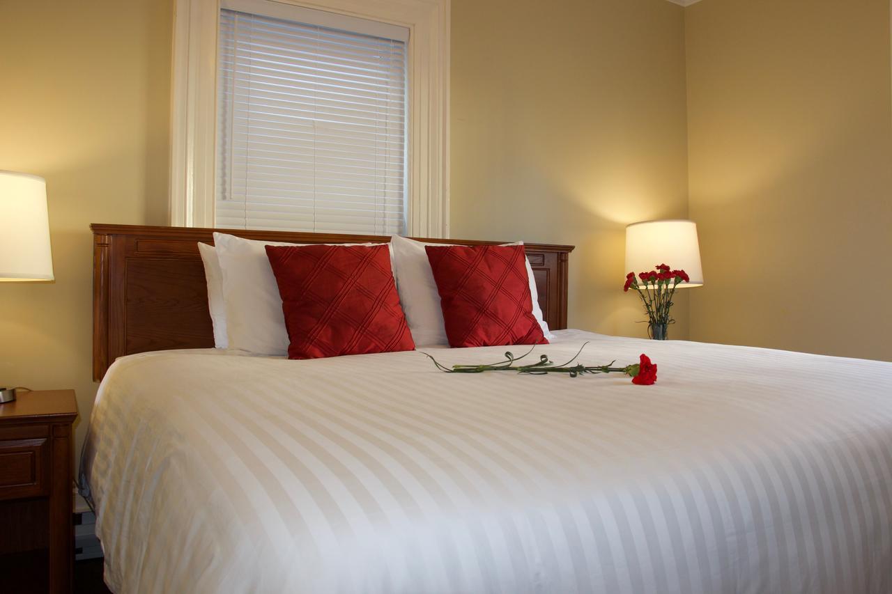 Rum Runner Inn Lunenburg Bagian luar foto