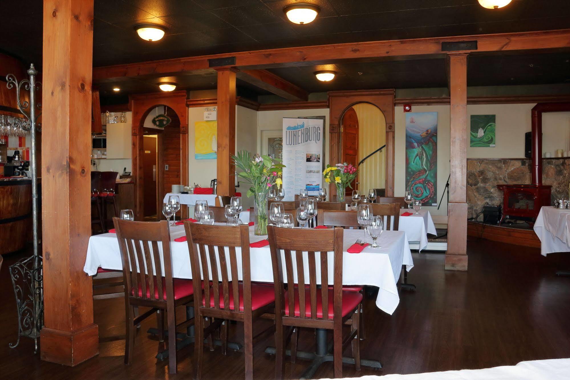 Rum Runner Inn Lunenburg Bagian luar foto