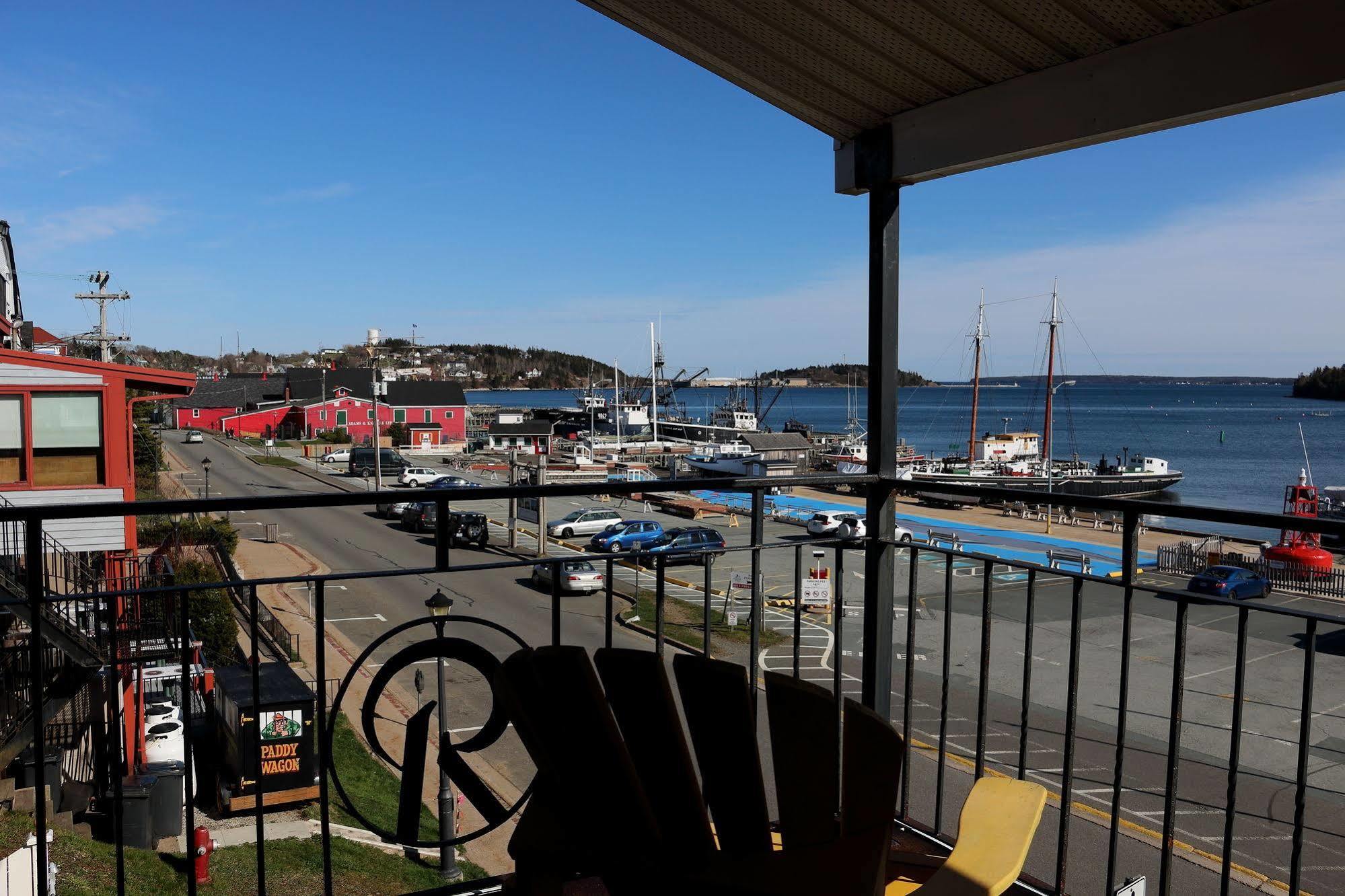 Rum Runner Inn Lunenburg Bagian luar foto