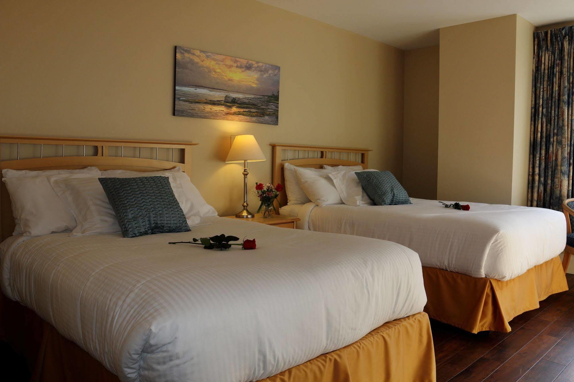 Rum Runner Inn Lunenburg Bagian luar foto