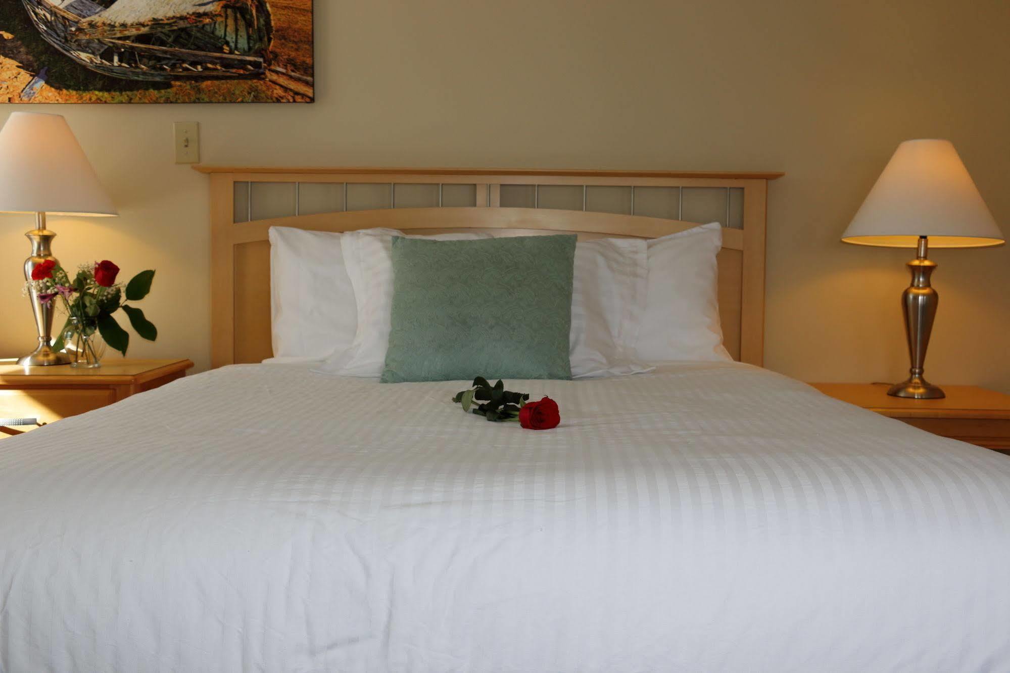 Rum Runner Inn Lunenburg Bagian luar foto