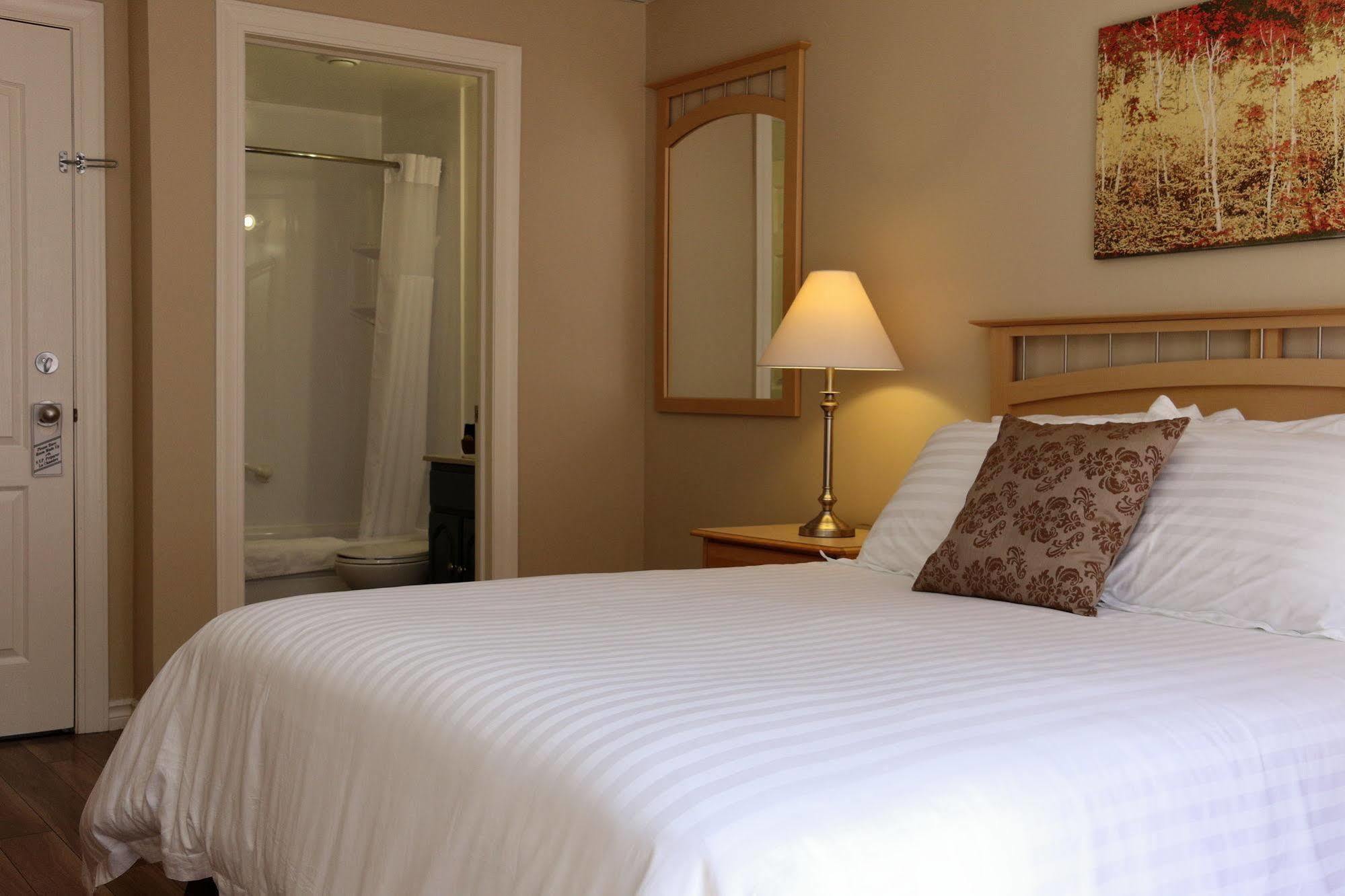 Rum Runner Inn Lunenburg Bagian luar foto
