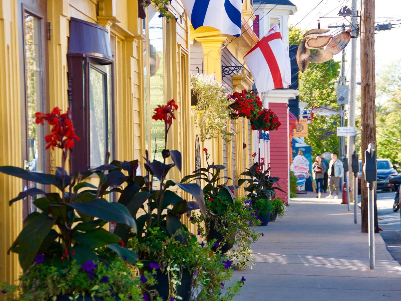Rum Runner Inn Lunenburg Bagian luar foto